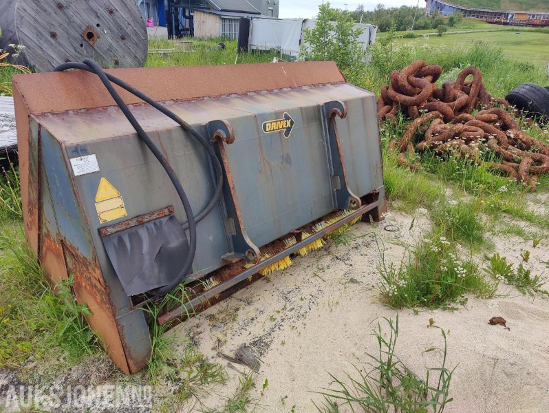 2010 DRIVEX Sandspredeskuffe med BM feste - ملحق - آلات البناء: صورة 2 2010 DRIVEX Sandspredeskuffe med BM feste - ملحق - آلات البناء: صورة 2