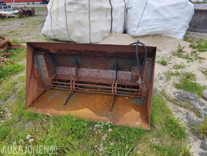 2010 DRIVEX Sandspredeskuffe med BM feste - ملحق - آلات البناء: صورة 4 2010 DRIVEX Sandspredeskuffe med BM feste - ملحق - آلات البناء: صورة 4