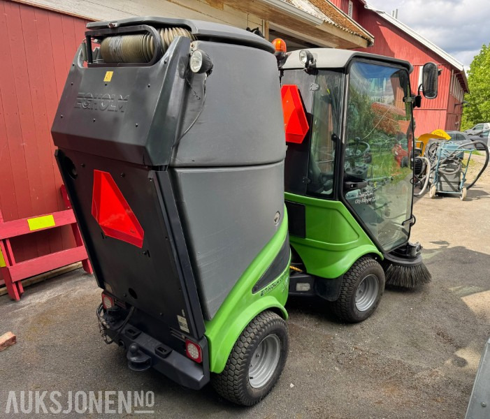 2010 Egholm City Ranger 2200 redskapsbærer - feie-/sugemaskin - آلية المنفعة/ مركبة خاصة: صورة 4 2010 Egholm City Ranger 2200 redskapsbærer - feie-/sugemaskin - آلية المنفعة/ مركبة خاصة: صورة 4