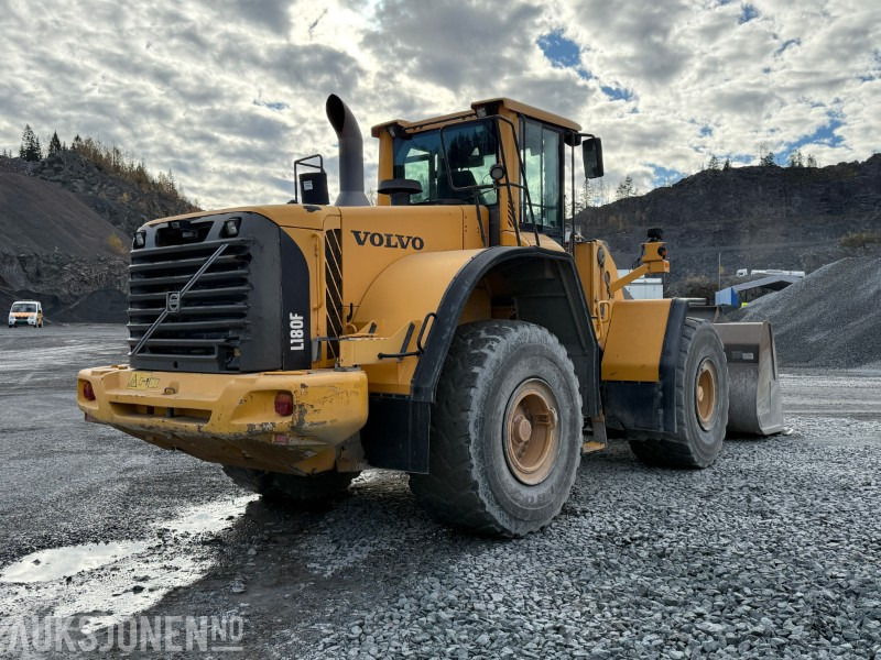 2010 Volvo L180F hjullaster med skuffe / Spakstyring - اللودر بعجل: صورة 5 2010 Volvo L180F hjullaster med skuffe / Spakstyring - اللودر بعجل: صورة 5
