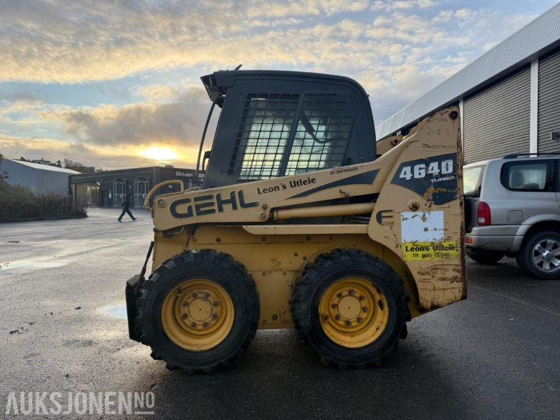 2011 Gehl 4640 TURBO KOMPAKTLASTER PALLEGAFFEL SKUFF FEIEKOST SERVICEHISTORIKK. - شيول صغير: صورة 3 2011 Gehl 4640 TURBO KOMPAKTLASTER PALLEGAFFEL SKUFF FEIEKOST SERVICEHISTORIKK. - شيول صغير: صورة 3