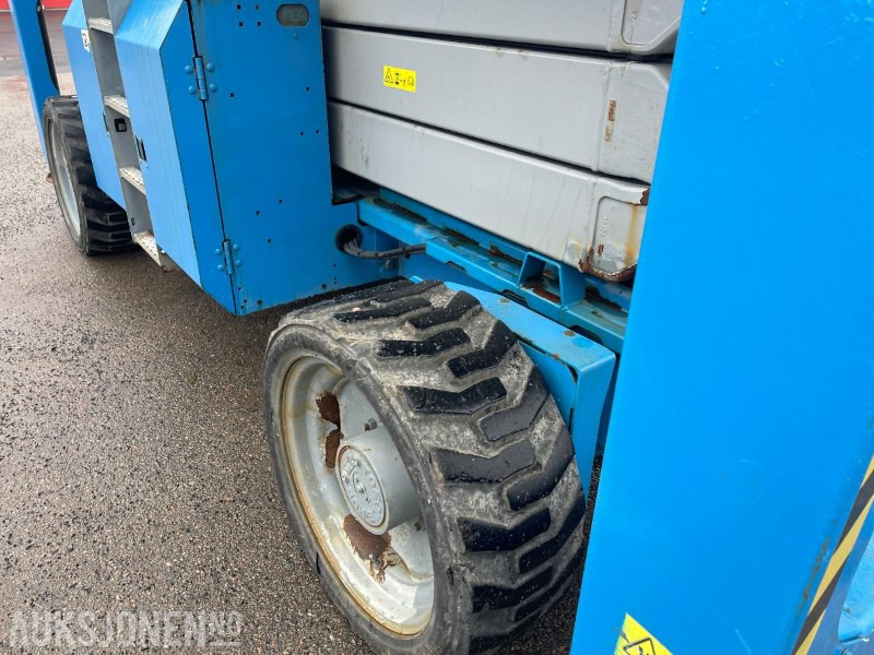 معدات الوصول 2011 Genie GS 4390 Sakselift, 1698 timer: صورة 16