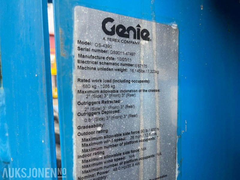 معدات الوصول 2011 Genie GS 4390 Sakselift, 1698 timer: صورة 9