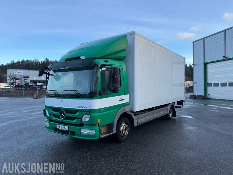 2011 Mercedes-Benz ATECO 818 L - Skapbil med løftelem - شاحنة مقفلة: صورة 1 2011 Mercedes-Benz ATECO 818 L - Skapbil med løftelem - شاحنة مقفلة: صورة 1