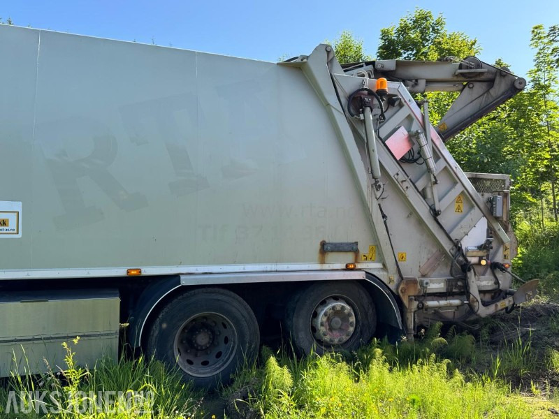 2011 Volvo FM6X2 komprimatorbil med kran / EU-godkjent - شاحنة النفايات: صورة 3 2011 Volvo FM6X2 komprimatorbil med kran / EU-godkjent - شاحنة النفايات: صورة 3