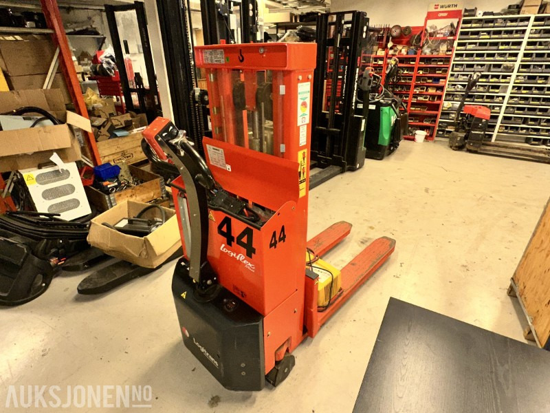 2012 Logitrans Logiflex Maxi elektrisk stabler (SELF 1002/2050) – Sertifisert - trenger nytt batteri - معدات المناولة: صورة 5 2012 Logitrans Logiflex Maxi elektrisk stabler (SELF 1002/2050) – Sertifisert - trenger nytt batteri - معدات المناولة: صورة 5