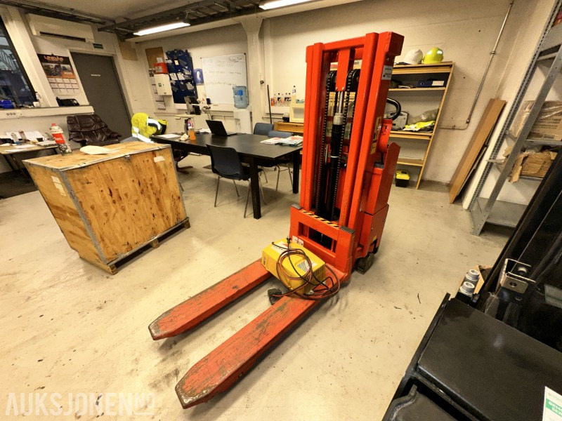 2012 Logitrans Logiflex Maxi elektrisk stabler (SELF 1002/2050) – Sertifisert - trenger nytt batteri - معدات المناولة: صورة 1 2012 Logitrans Logiflex Maxi elektrisk stabler (SELF 1002/2050) – Sertifisert - trenger nytt batteri - معدات المناولة: صورة 1