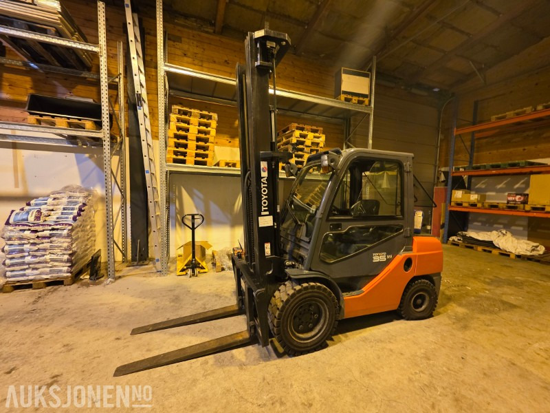 2012 Toyota 52-8FDJF35 Motvektstruck - Diesel - Sertifisert til Mars 2026 - معدات المناولة: صورة 2 2012 Toyota 52-8FDJF35 Motvektstruck - Diesel - Sertifisert til Mars 2026 - معدات المناولة: صورة 2