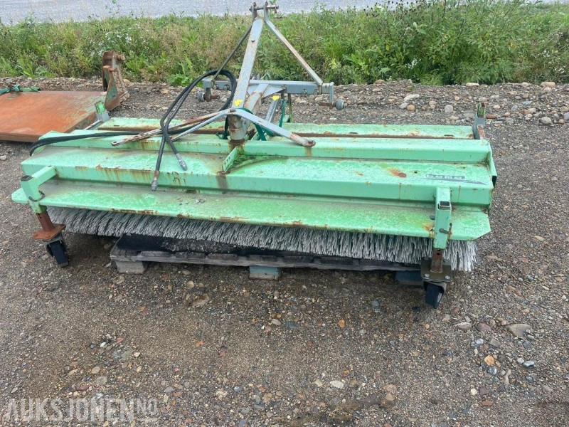 2013 Kehrmaschine bema Agrar 2300 mit SW - Kost med oppsamler til bruk på traktor - الآلات الزراعية: صورة 1 2013 Kehrmaschine bema Agrar 2300 mit SW - Kost med oppsamler til bruk på traktor - الآلات الزراعية: صورة 1