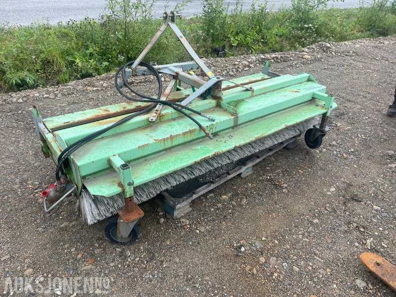 2013 Kehrmaschine bema Agrar 2300 mit SW - Kost med oppsamler til bruk på traktor - الآلات الزراعية: صورة 3 2013 Kehrmaschine bema Agrar 2300 mit SW - Kost med oppsamler til bruk på traktor - الآلات الزراعية: صورة 3