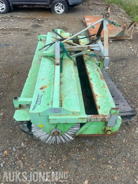 2013 Kehrmaschine bema Agrar 2300 mit SW - Kost med oppsamler til bruk på traktor - الآلات الزراعية: صورة 5 2013 Kehrmaschine bema Agrar 2300 mit SW - Kost med oppsamler til bruk på traktor - الآلات الزراعية: صورة 5