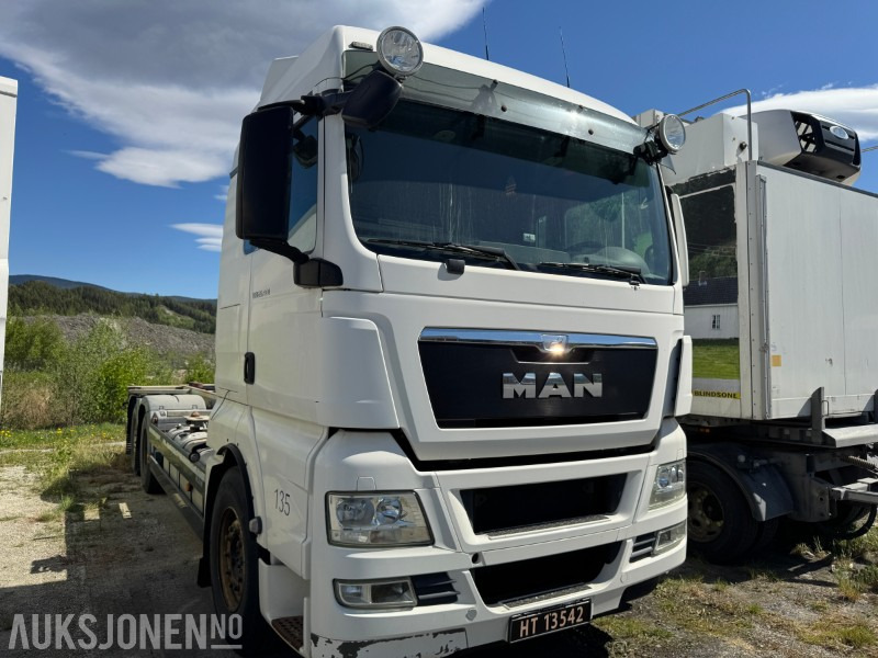 2013 MAN TGX 26.480 chassis med containerfester - شاحنات الحاويات / جسم علوي قابل للتغيير شاحنة: صورة 2 2013 MAN TGX 26.480 chassis med containerfester - شاحنات الحاويات / جسم علوي قابل للتغيير شاحنة: صورة 2