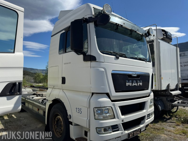 2013 MAN TGX 26.480 chassis med containerfester - شاحنات الحاويات / جسم علوي قابل للتغيير شاحنة: صورة 3 2013 MAN TGX 26.480 chassis med containerfester - شاحنات الحاويات / جسم علوي قابل للتغيير شاحنة: صورة 3
