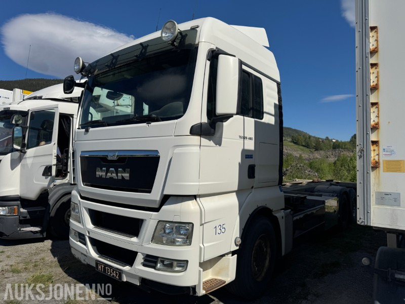 2013 MAN TGX 26.480 chassis med containerfester - شاحنات الحاويات / جسم علوي قابل للتغيير شاحنة: صورة 1 2013 MAN TGX 26.480 chassis med containerfester - شاحنات الحاويات / جسم علوي قابل للتغيير شاحنة: صورة 1