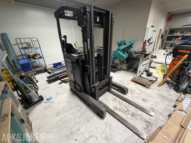 2013 Nissan UND140 Skyvemasttruck - 4,8m med batterilader - معدات المناولة: صورة 3 2013 Nissan UND140 Skyvemasttruck - 4,8m med batterilader - معدات المناولة: صورة 3