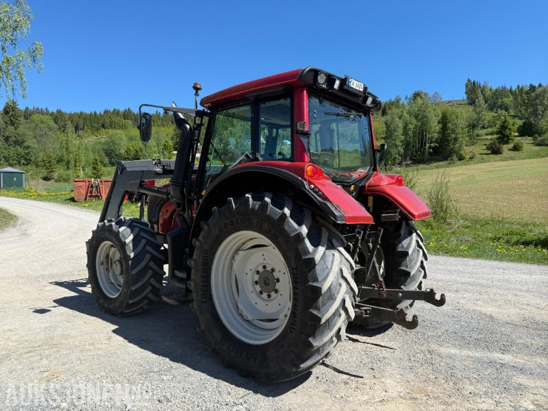 2013 Valtra 8670 traktor - Fjærende fremaksel - Hyttefjæring - 2 seter - جرار: صورة 4 2013 Valtra 8670 traktor - Fjærende fremaksel - Hyttefjæring - 2 seter - جرار: صورة 4