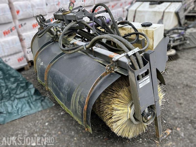 2014 HOLMS SH-3.0 FEIEKOST MED VANNTANKER OG STØVDEMPING - ملحق - آلات البناء: صورة 3 2014 HOLMS SH-3.0 FEIEKOST MED VANNTANKER OG STØVDEMPING - ملحق - آلات البناء: صورة 3