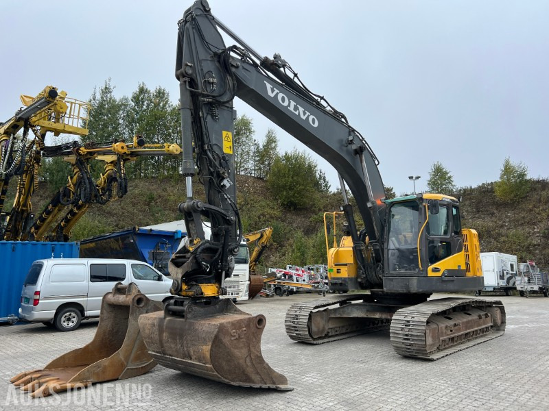 2014 Volvo EC235 DL , Engcon tilt, 2 skuffer, sentralsmøring, dieselvarmer - حفارة: صورة 1 2014 Volvo EC235 DL , Engcon tilt, 2 skuffer, sentralsmøring, dieselvarmer - حفارة: صورة 1