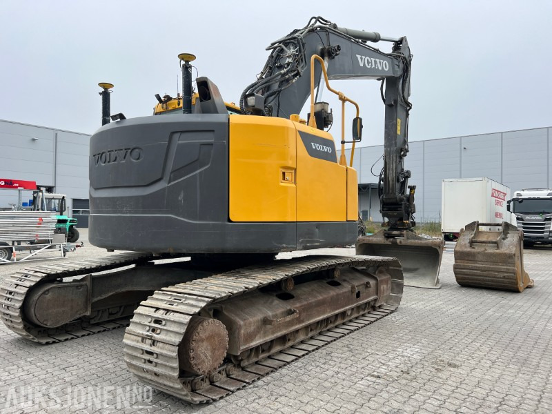 2014 Volvo EC235 DL , Engcon tilt, 2 skuffer, sentralsmøring, dieselvarmer - حفارة: صورة 5 2014 Volvo EC235 DL , Engcon tilt, 2 skuffer, sentralsmøring, dieselvarmer - حفارة: صورة 5