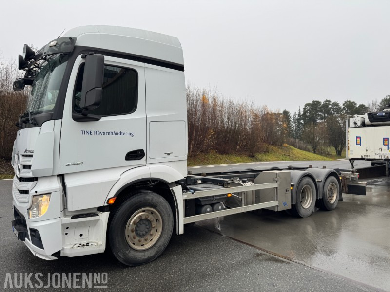2015 Mercedes-Benz Actros container chassis LAV KM - شاحنات الحاويات / جسم علوي قابل للتغيير شاحنة: صورة 2 2015 Mercedes-Benz Actros container chassis LAV KM - شاحنات الحاويات / جسم علوي قابل للتغيير شاحنة: صورة 2