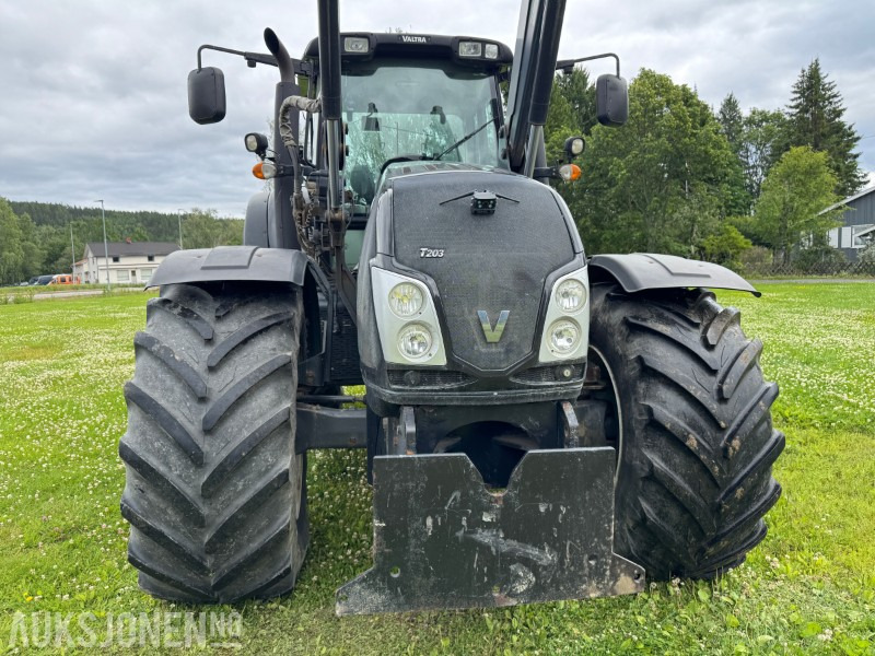 2015 Valtra T203 traktor med laster 50 km/t brøyterigget - جرار: صورة 5 2015 Valtra T203 traktor med laster 50 km/t brøyterigget - جرار: صورة 5