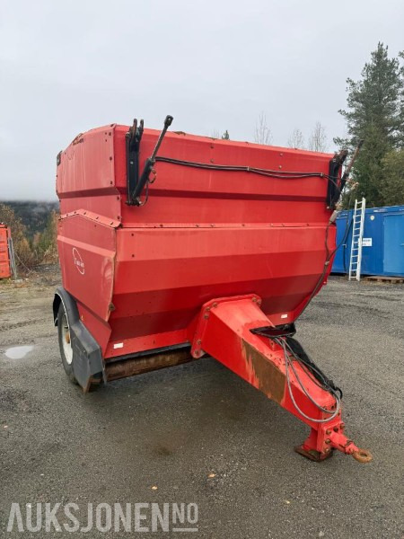 2016 Tokvam SV8000 strøer SV8000 strøvogn - الآلات الزراعية: صورة 1 2016 Tokvam SV8000 strøer SV8000 strøvogn - الآلات الزراعية: صورة 1