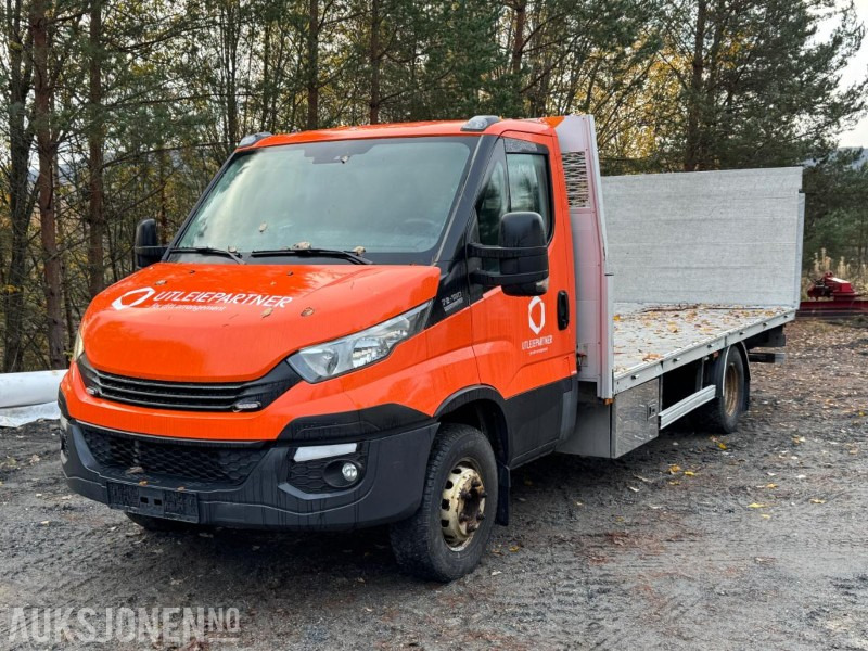 2017 Iveco Daily planbil med bakløfter - شاحنات مسطحة: صورة 1 2017 Iveco Daily planbil med bakløfter - شاحنات مسطحة: صورة 1