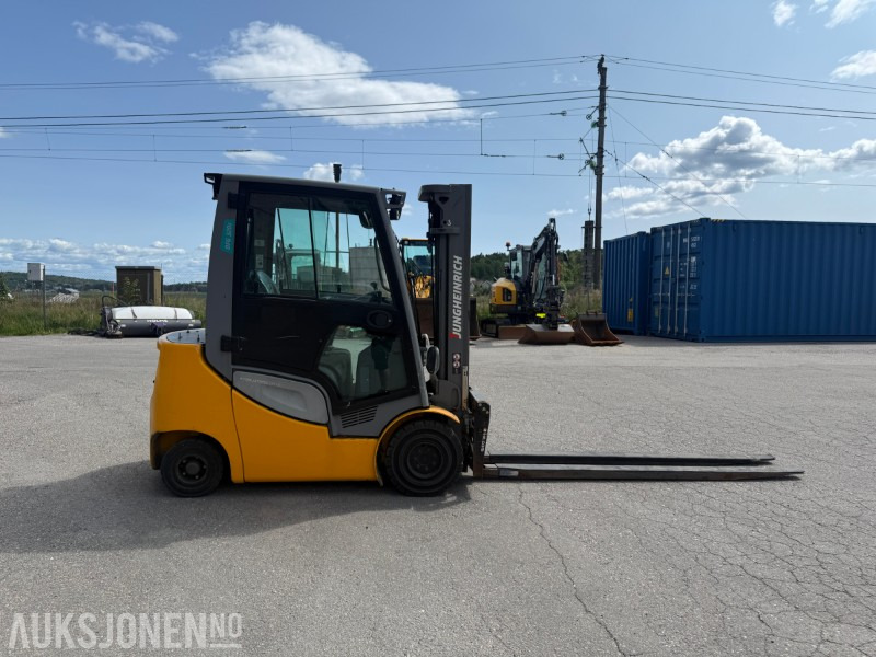 2017 Jungheinrich DFG 320S dieseldrevet motvektstruck med gaffelforlengere - معدات المناولة: صورة 2 2017 Jungheinrich DFG 320S dieseldrevet motvektstruck med gaffelforlengere - معدات المناولة: صورة 2