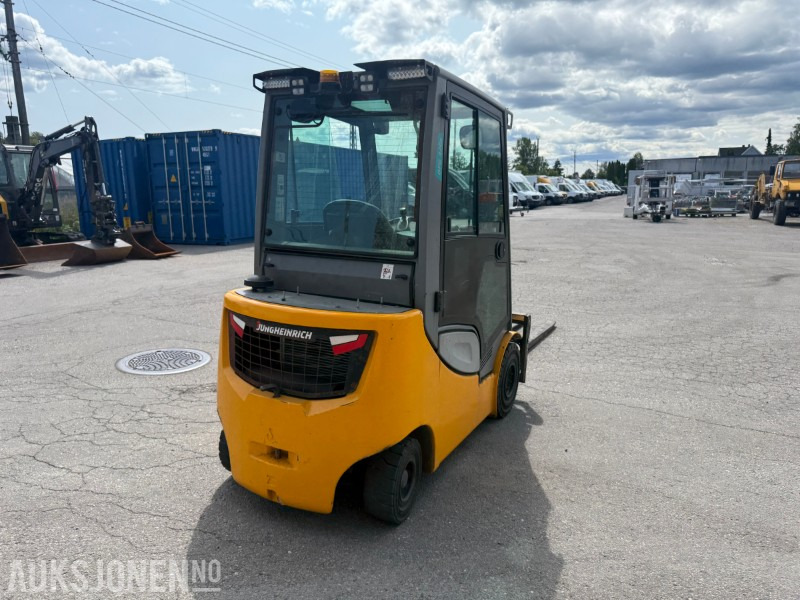 2017 Jungheinrich DFG 320S dieseldrevet motvektstruck med gaffelforlengere - معدات المناولة: صورة 3 2017 Jungheinrich DFG 320S dieseldrevet motvektstruck med gaffelforlengere - معدات المناولة: صورة 3