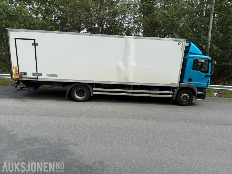 2018 MAN TGM 250, baklem, Elektrisk jekketralle, 250hk, Cruisekontroll, Ryggekamera - شاحنة مقفلة: صورة 4 2018 MAN TGM 250, baklem, Elektrisk jekketralle, 250hk, Cruisekontroll, Ryggekamera - شاحنة مقفلة: صورة 4