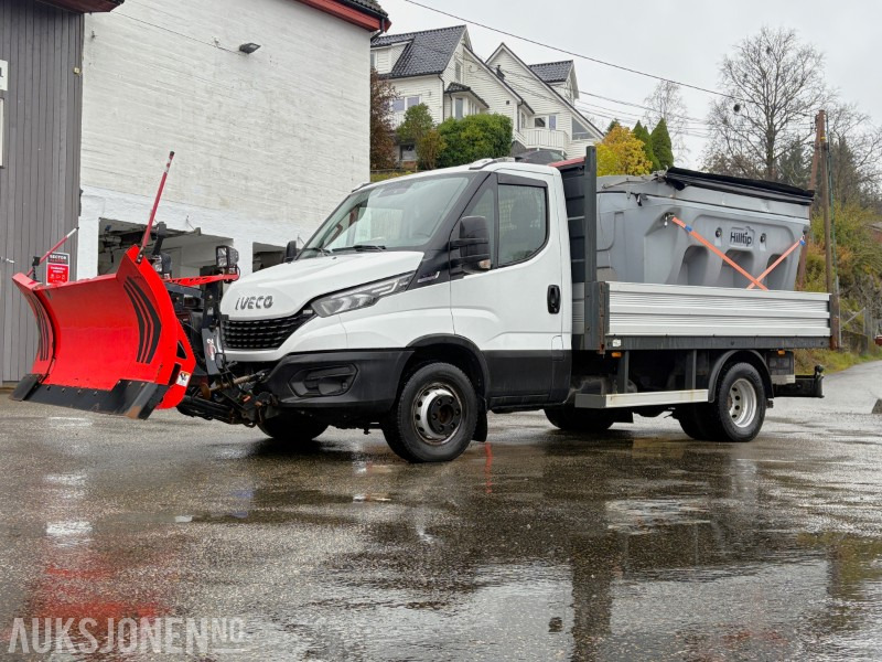 2019 Iveco Daily planbil m/ Hilltip IceStriker og Western Wide-Out brøyteplog - EU godkjent til 04.11.2026 - شاحنات مسطحة: صورة 1 2019 Iveco Daily planbil m/ Hilltip IceStriker og Western Wide-Out brøyteplog - EU godkjent til 04.11.2026 - شاحنات مسطحة: صورة 1