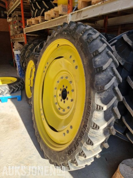 2020 John Deere BKT Dekk - جرار: صورة 1 2020 John Deere BKT Dekk - جرار: صورة 1