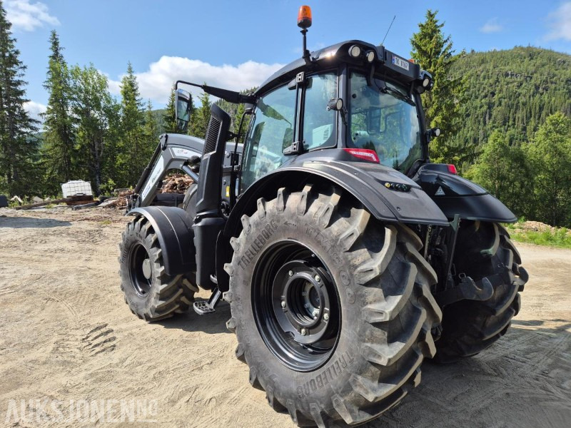 2021 Valtra T 234 VERSU med laster og front hydraulikk / PTO - جرار: صورة 3 2021 Valtra T 234 VERSU med laster og front hydraulikk / PTO - جرار: صورة 3