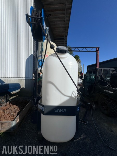 2022 Vama spyleutstyr for montering på traktor EHK 1500 Liter - Trepunktsfeste - الآلات الزراعية: صورة 3 2022 Vama spyleutstyr for montering på traktor EHK 1500 Liter - Trepunktsfeste - الآلات الزراعية: صورة 3