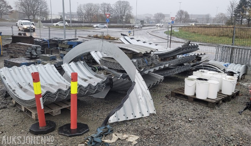 2023 Kulvert/gangtunnel undergang for kryssing av vei eller jernbane - Ligger nå demontert. - معدات البناء: صورة 4 2023 Kulvert/gangtunnel undergang for kryssing av vei eller jernbane - Ligger nå demontert. - معدات البناء: صورة 4