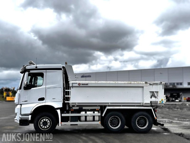 2023 Mercedes-Benz Arocs tippbil m/ Istrail tippkasse – 53 374 km - شاحنة قلاب: صورة 2 2023 Mercedes-Benz Arocs tippbil m/ Istrail tippkasse – 53 374 km - شاحنة قلاب: صورة 2