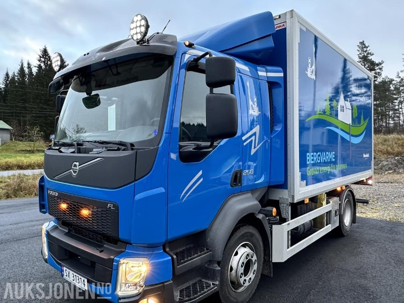 2023 Volvo FL 250 4X2 Euro6T Skapbil - ny ZEPRO lift, nylig fullservice, lav km - kun 8517km - شاحنة مقفلة: صورة 1 2023 Volvo FL 250 4X2 Euro6T Skapbil - ny ZEPRO lift, nylig fullservice, lav km - kun 8517km - شاحنة مقفلة: صورة 1