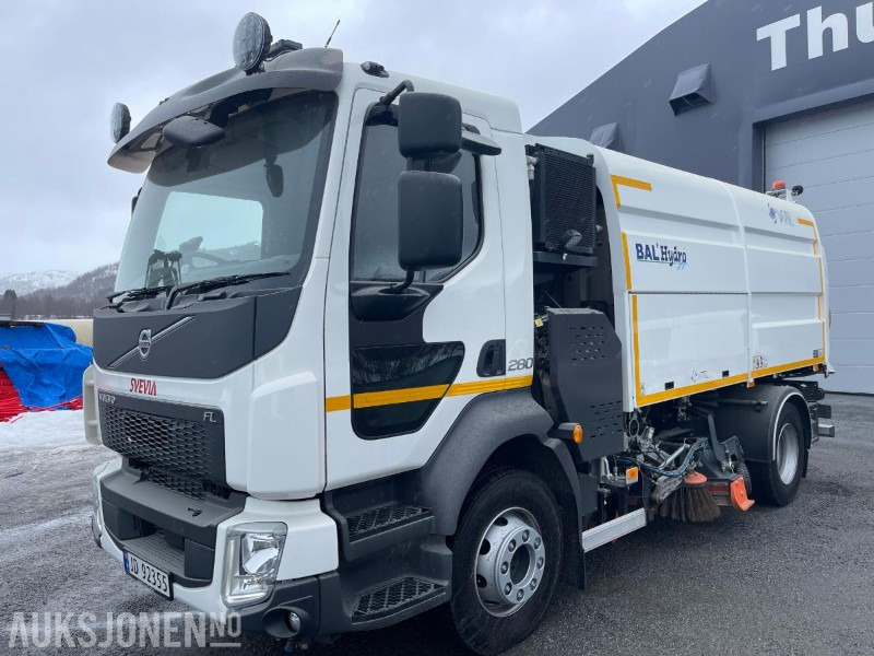 2023 Volvo FL 280 hk * BAL`Hydro Feiebil/Sweeper * Klar for sesongen * 2500 Km * Leveres med ny Eu kontroll * - آلية المنفعة/ مركبة خاصة: صورة 1 2023 Volvo FL 280 hk * BAL`Hydro Feiebil/Sweeper * Klar for sesongen * 2500 Km * Leveres med ny Eu kontroll * - آلية المنفعة/ مركبة خاصة: صورة 1