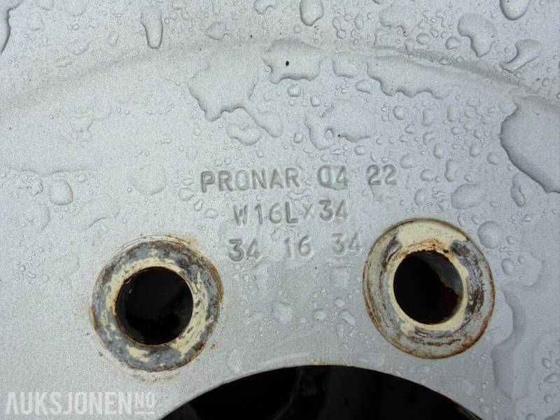 4 stk traktordekk med pigg stått på New Holland T5060 - جرار: صورة 5 4 stk traktordekk med pigg stått på New Holland T5060 - جرار: صورة 5