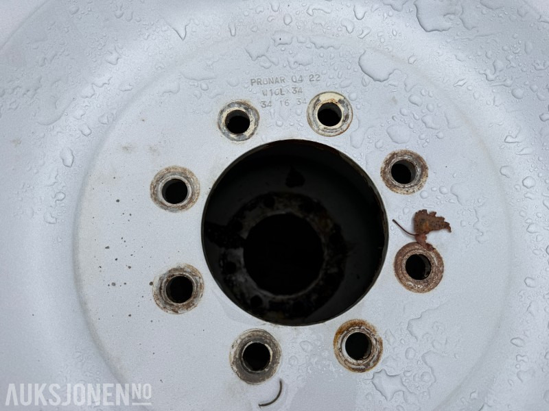 4 stk traktordekk med pigg stått på New Holland T5060 - جرار: صورة 4 4 stk traktordekk med pigg stått på New Holland T5060 - جرار: صورة 4