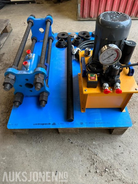70 TONN HYDRAULISK PRESSE TIL BELTEBOLTER OG FORINGER 220V - ingen minstepris - معدات صناعية: صورة 2 70 TONN HYDRAULISK PRESSE TIL BELTEBOLTER OG FORINGER 220V - ingen minstepris - معدات صناعية: صورة 2