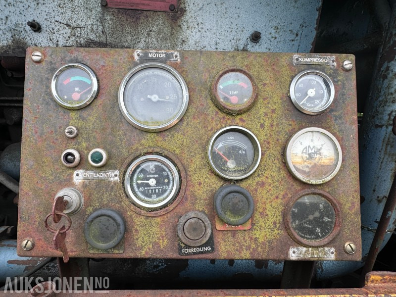 معدات البناء AVA Kmpressor - Volvo Penta motor TD 120 A - 17 m3 - På krokramme: صورة 8