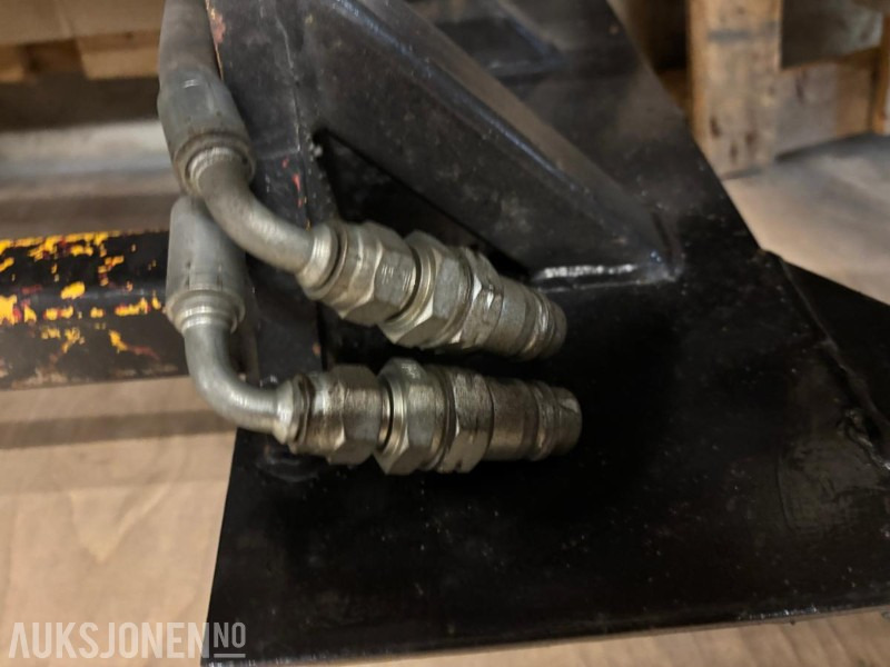 BOBCAT RUNDBALLEKLYPE. SKID STEER FESTE - ملحق - آلات البناء: صورة 4 BOBCAT RUNDBALLEKLYPE. SKID STEER FESTE - ملحق - آلات البناء: صورة 4