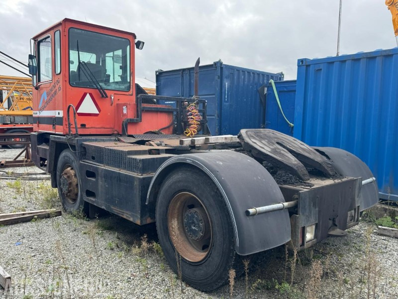 BOLLNAS 304T terminaltraktor / Rep.objekt - معدات البناء: صورة 2 BOLLNAS 304T terminaltraktor / Rep.objekt - معدات البناء: صورة 2