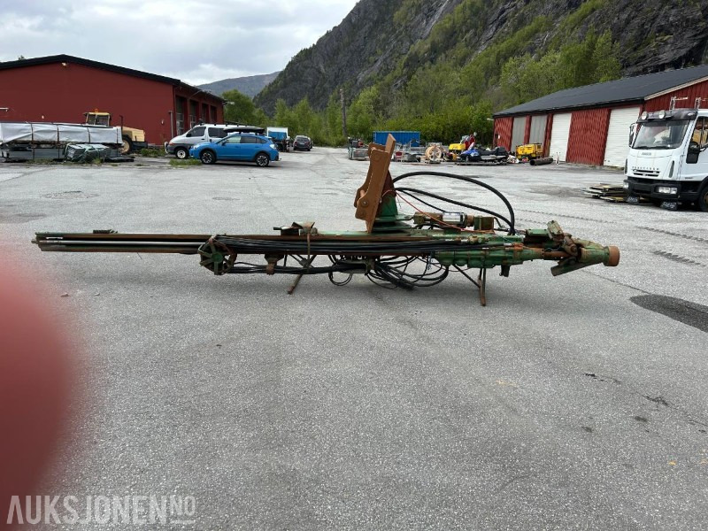 Boretårn med Montabert HC80 hammer - Med S60/S70 kombifeste - برج الحفر: صورة 4 Boretårn med Montabert HC80 hammer - Med S60/S70 kombifeste - برج الحفر: صورة 4