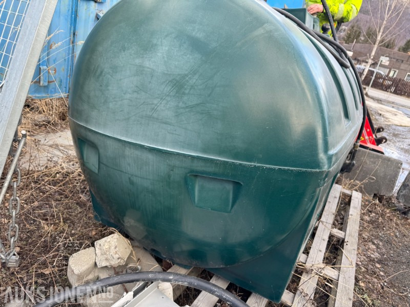 Dieseltank 2500 liter med 230 volt pumpe - معدات البناء: صورة 3 Dieseltank 2500 liter med 230 volt pumpe - معدات البناء: صورة 3