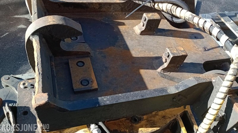 معدات البناء Engcon 30 Rototilt: صورة 7