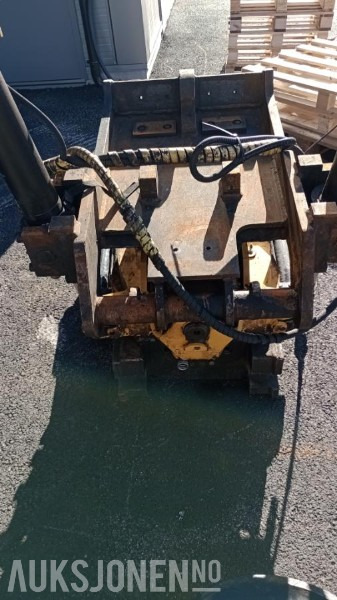 معدات البناء Engcon 30 Rototilt: صورة 6