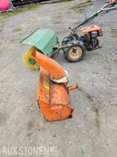 Goldoni 2 Hjuls traktor m/kost og snøfreser - الآلات الزراعية: صورة 1 Goldoni 2 Hjuls traktor m/kost og snøfreser - الآلات الزراعية: صورة 1