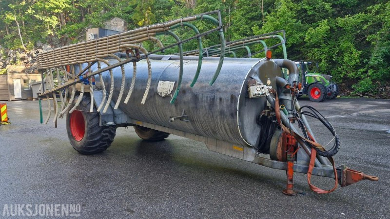 Harsø Tankvogn med slangespreder og store 700-hjul (Trelleborg) - الآلات الزراعية: صورة 5 Harsø Tankvogn med slangespreder og store 700-hjul (Trelleborg) - الآلات الزراعية: صورة 5